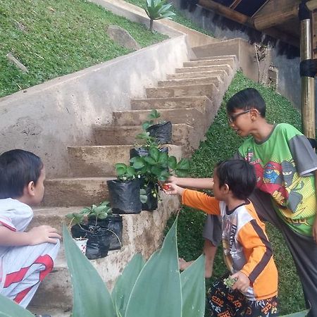 Villa Roemi Bandung Bagian luar foto