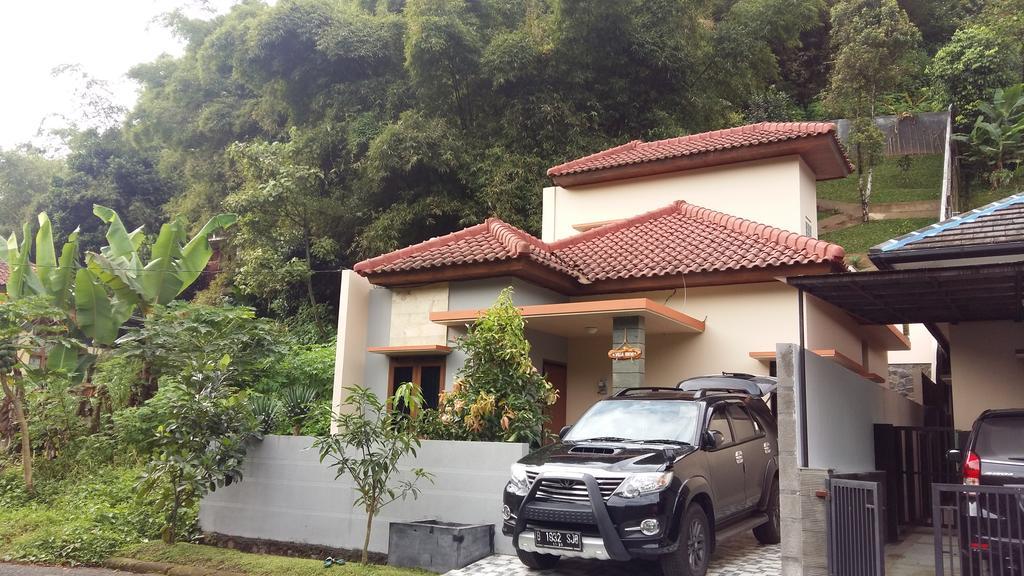 Villa Roemi Bandung Bagian luar foto